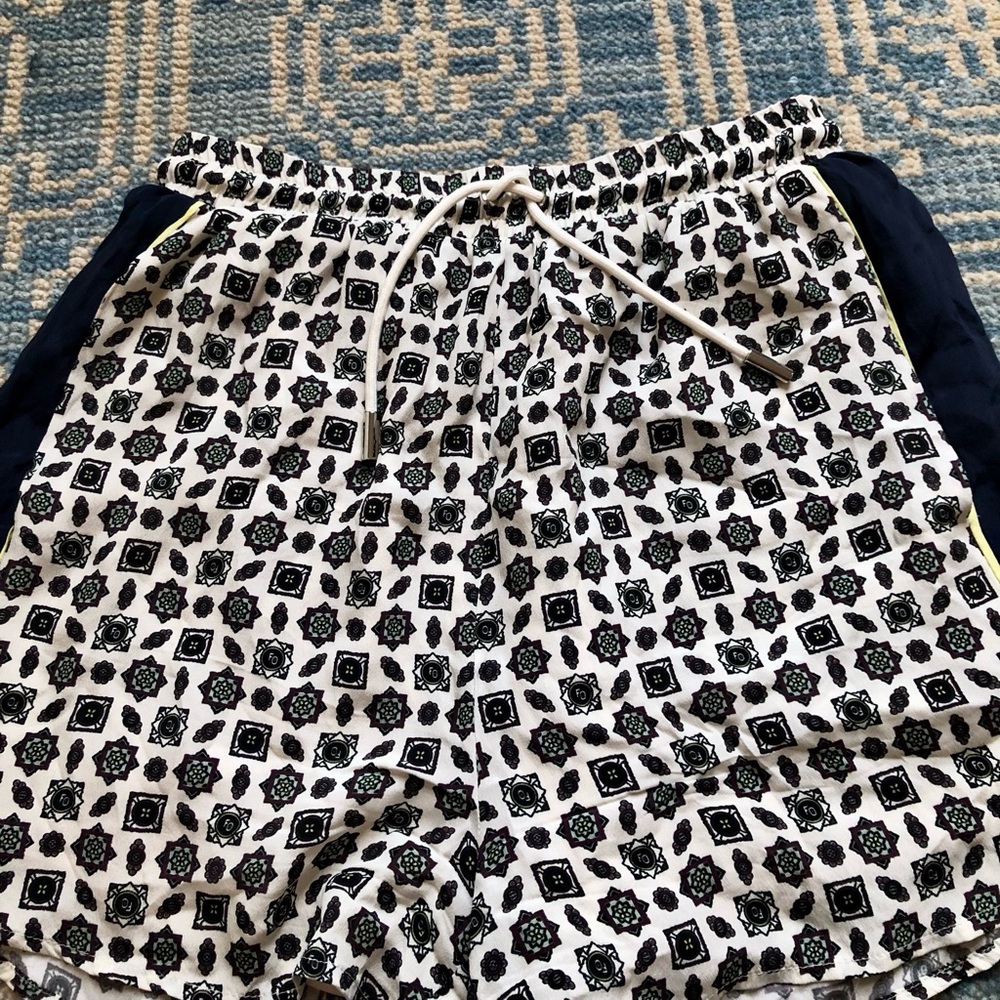 Patterned Silk Shorts - Picture 7 of 7
